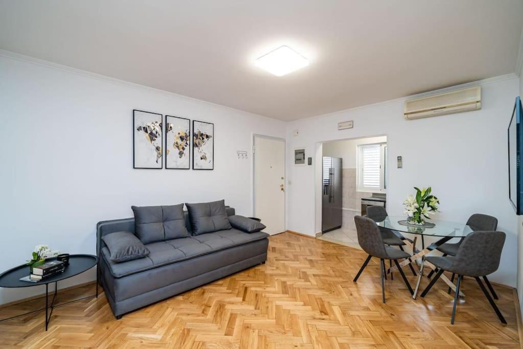Apartman Knego With Parking Дубровник Екстер'єр фото